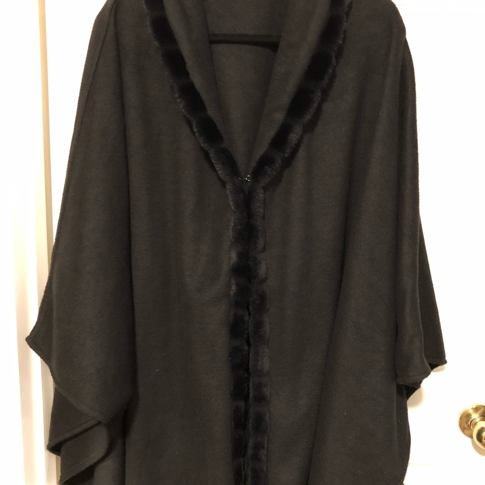 Faux Fur Trim Amanda Smith Black Poncho